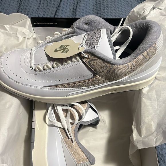 MEN NIKE AJ 2 RETRO SNEAKERS - Picture 3 of 5